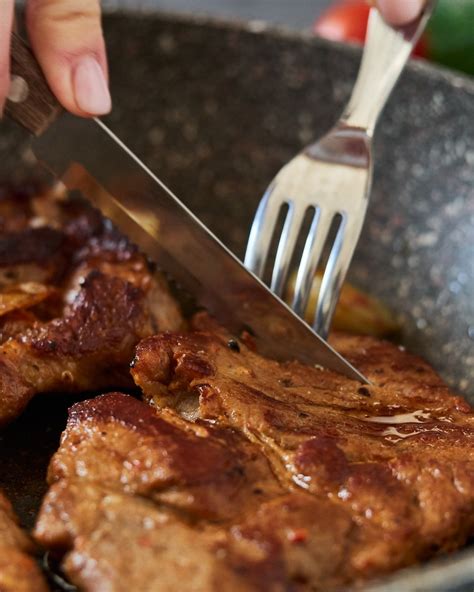 how to cook tender pork steaks.